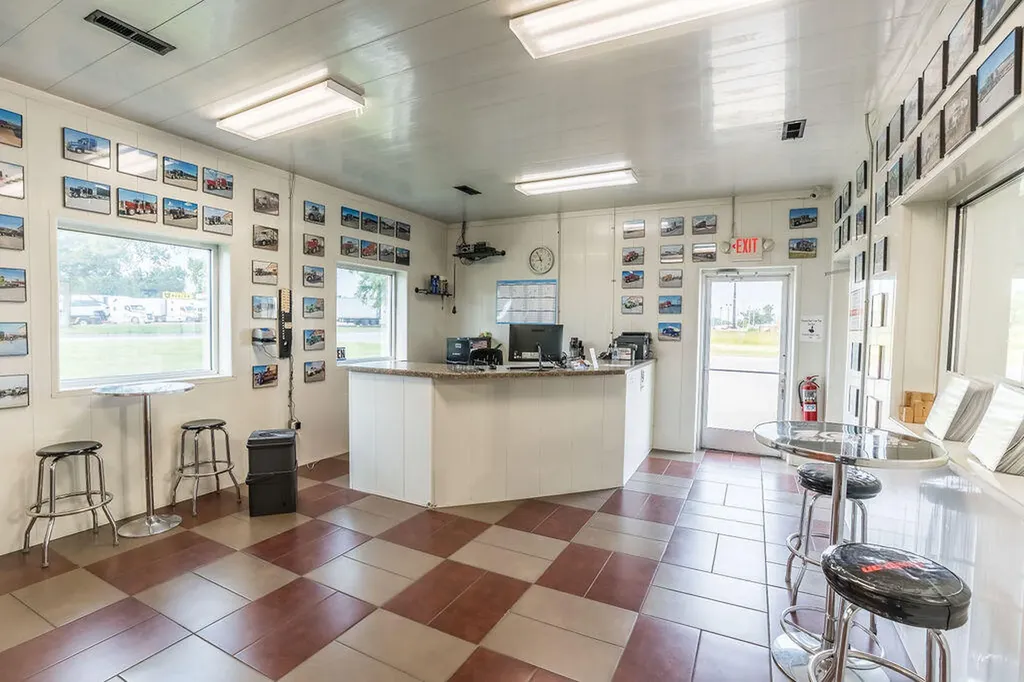 140 J W Dickson Drive Oak Grove KY 42262