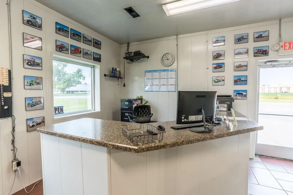 140 J W Dickson Drive Oak Grove KY 42262