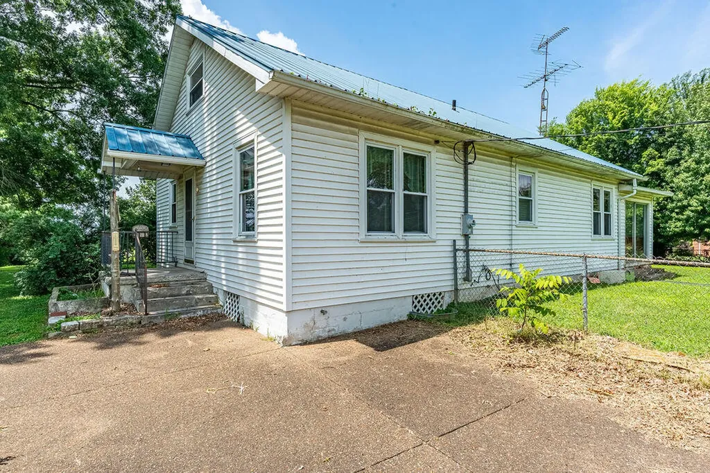2450 Pembroke Road Hopkinsville KY 42240
