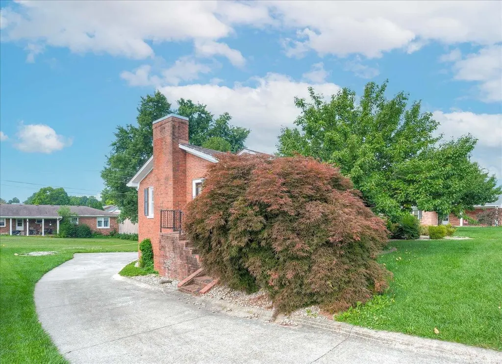 102 Dogwood Drive Lancaster KY 40444
