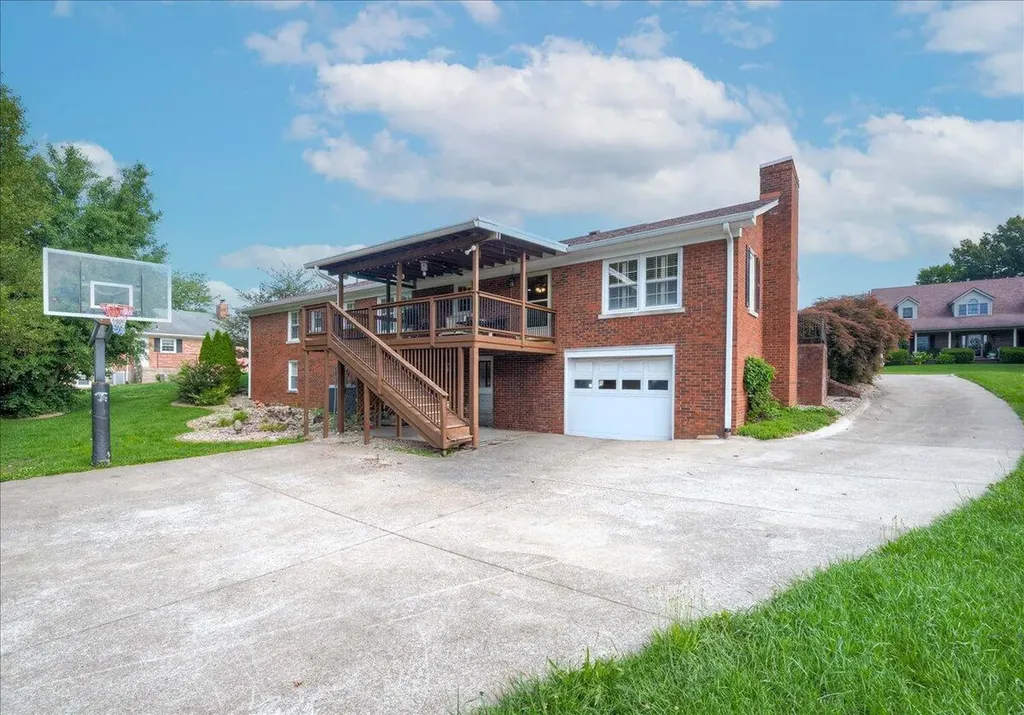 102 Dogwood Drive Lancaster KY 40444