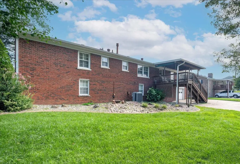 102 Dogwood Drive Lancaster KY 40444