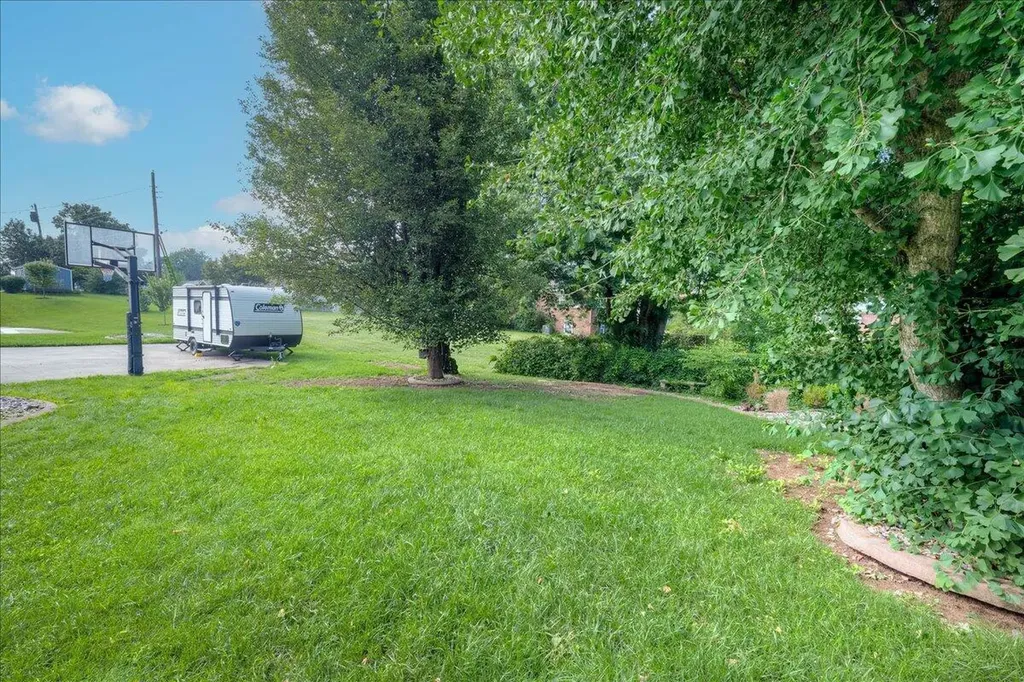102 Dogwood Drive Lancaster KY 40444