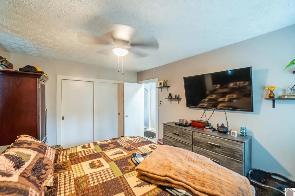 1560 Meacham Lane Paducah KY 42003