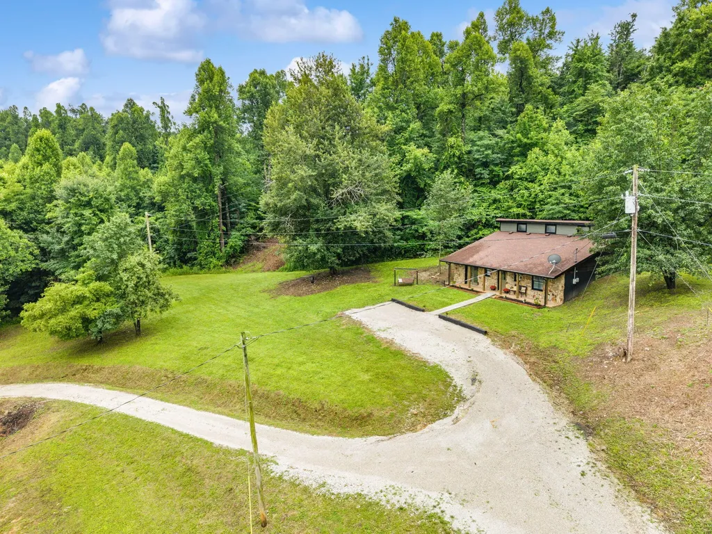 463 Amos Baker Road Mckee KY 40447