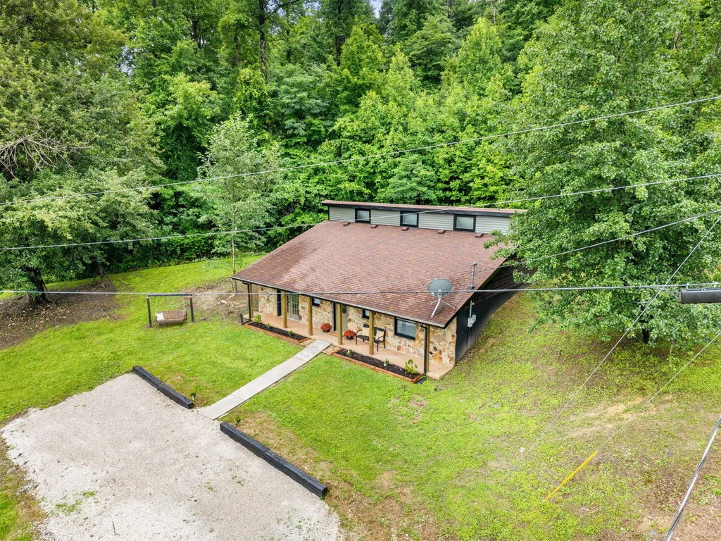 463 Amos Baker Road Mckee KY 40447