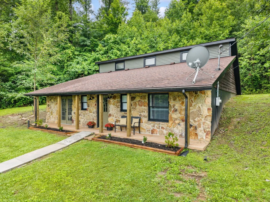 463 Amos Baker Road Mckee KY 40447