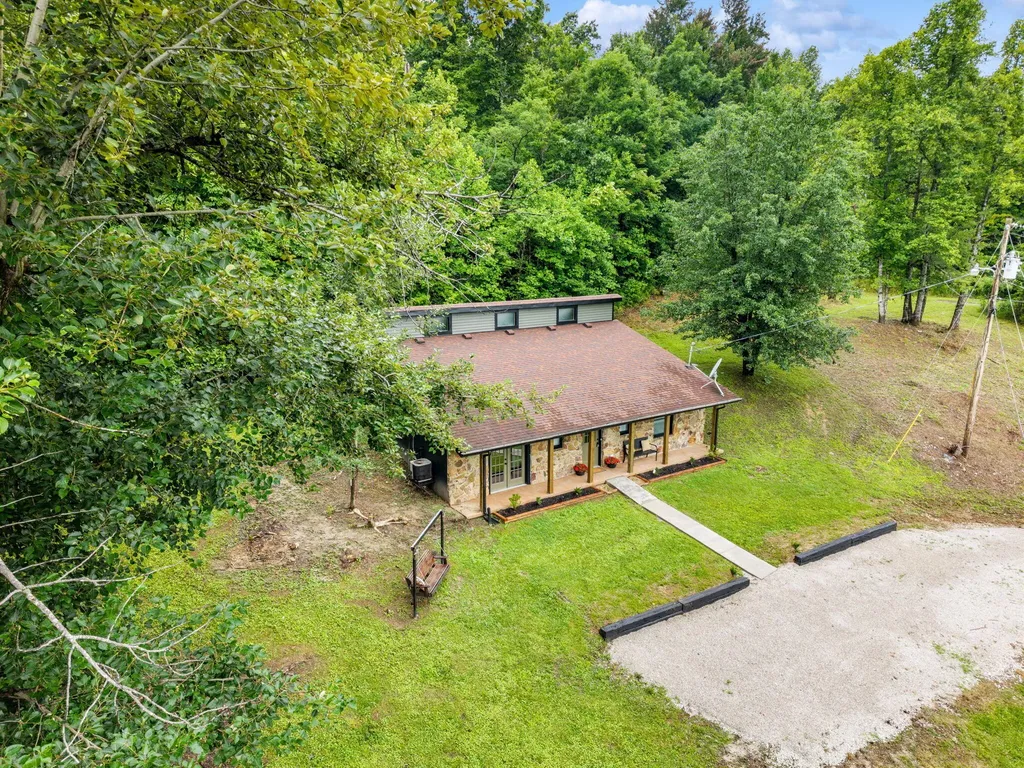 463 Amos Baker Road Mckee KY 40447
