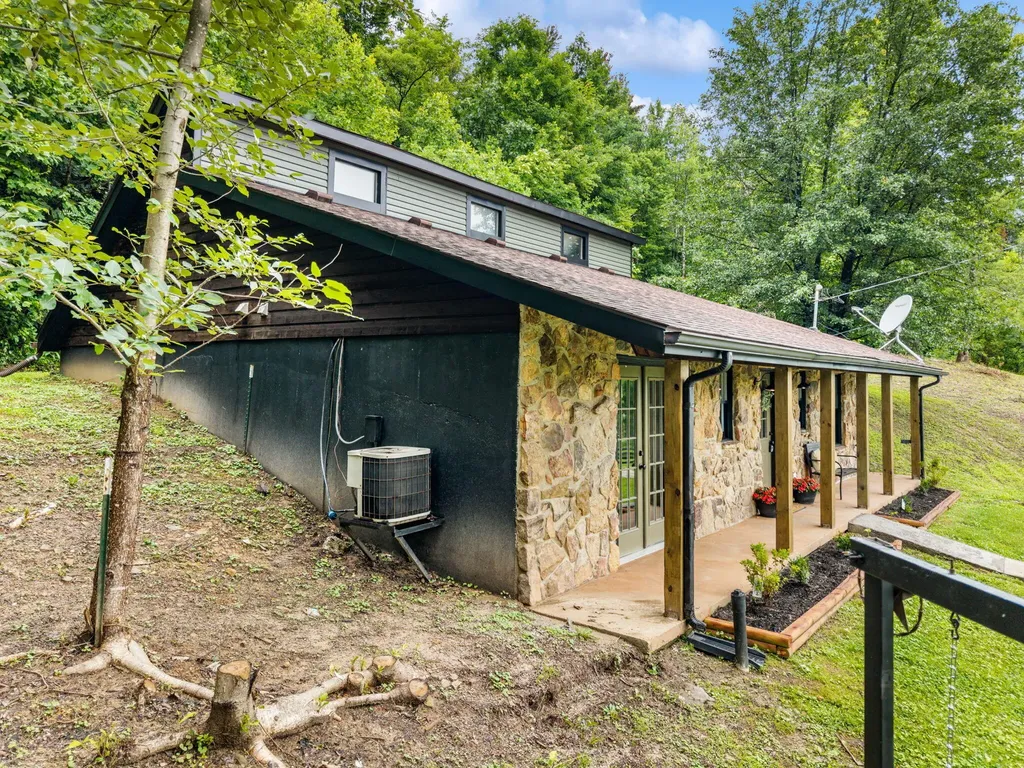 463 Amos Baker Road Mckee KY 40447
