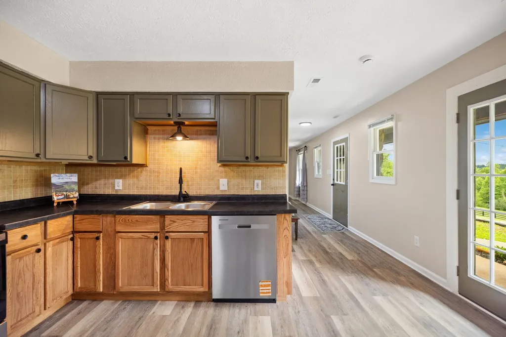 463 Amos Baker Road Mckee KY 40447