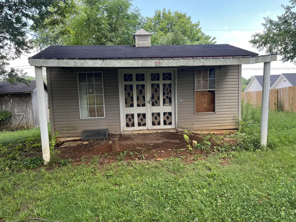 105 Brown Street Albany KY 42602