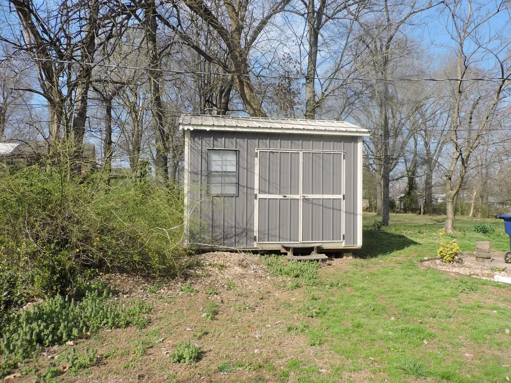205 E 15th Street Benton KY 42025