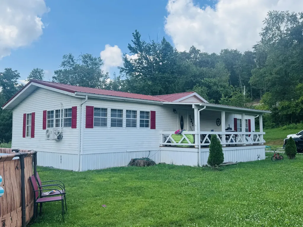 121 Black Creek Road Clay City KY 40312