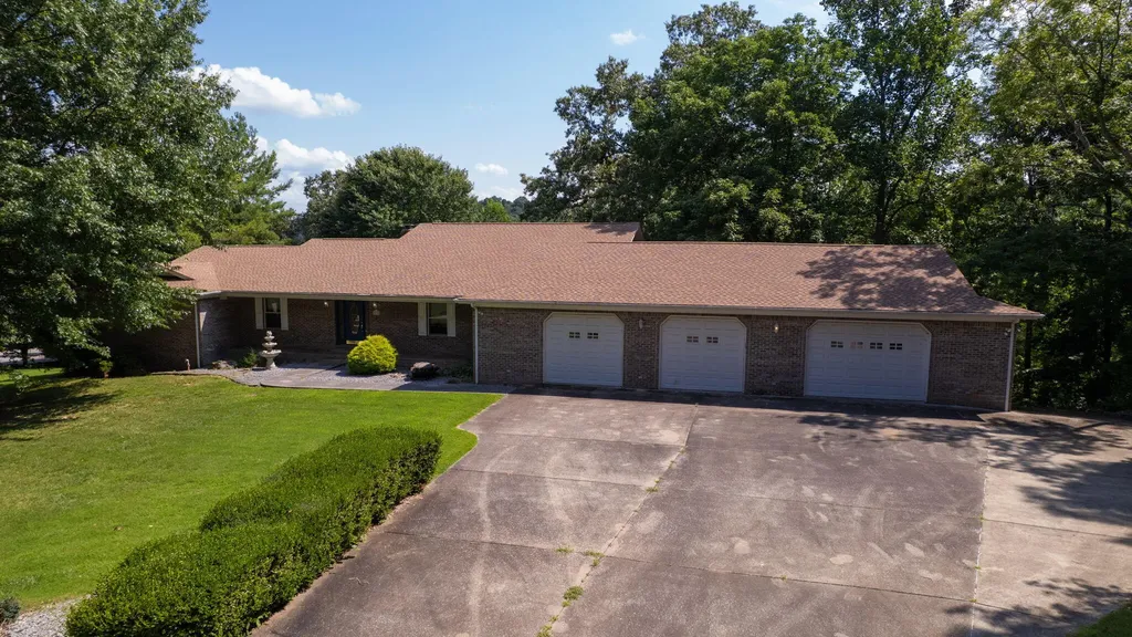 839 Summit Point Cadiz KY 42211
