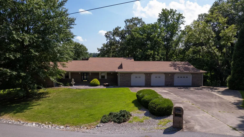 839 Summit Point Cadiz KY 42211