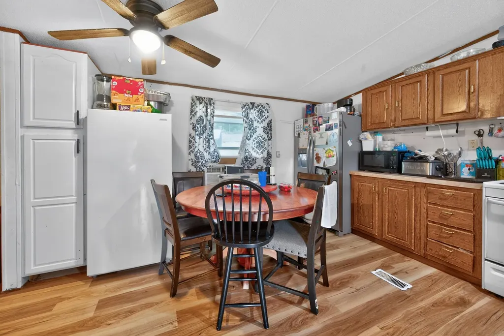 2244 Valentine Branch Road Bimble KY 40915