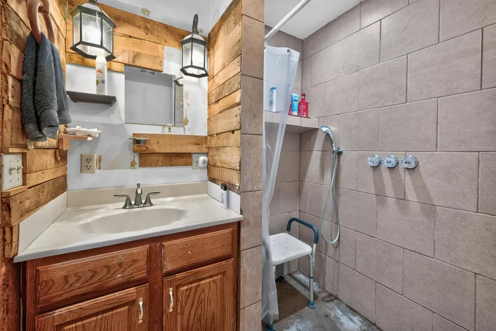 2244 Valentine Branch Road Bimble KY 40915