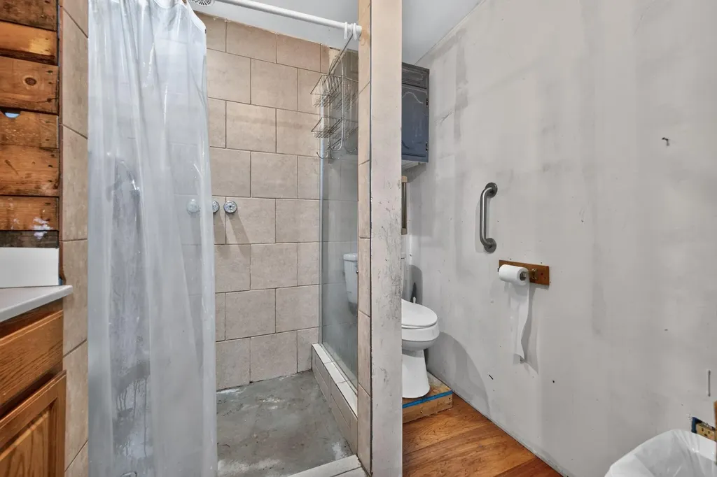 2244 Valentine Branch Road Bimble KY 40915