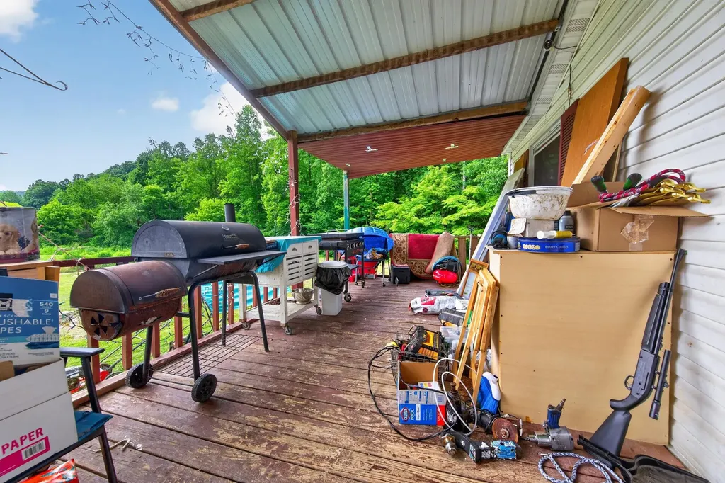 2244 Valentine Branch Road Bimble KY 40915