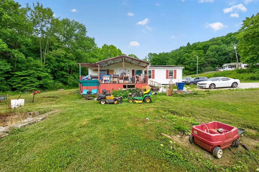 2244 Valentine Branch Road Bimble KY 40915