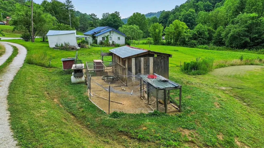 2244 Valentine Branch Road Bimble KY 40915