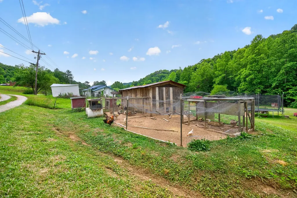2244 Valentine Branch Road Bimble KY 40915