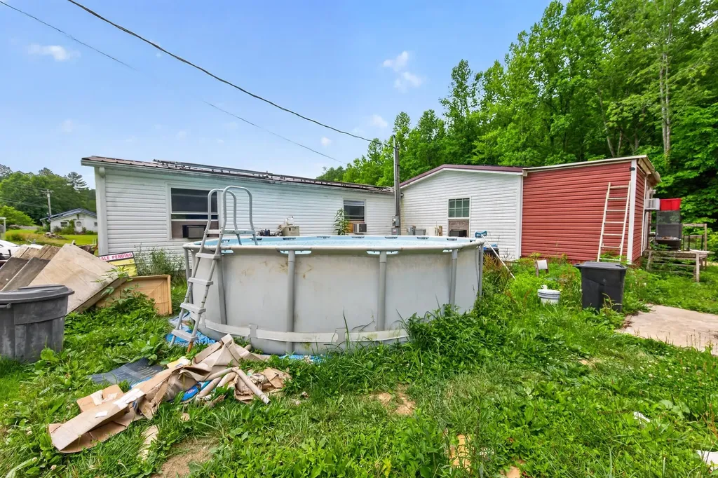 2244 Valentine Branch Road Bimble KY 40915