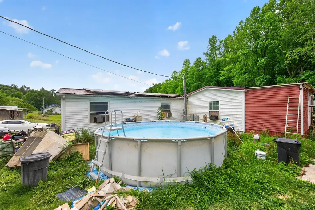 2244 Valentine Branch Road Bimble KY 40915