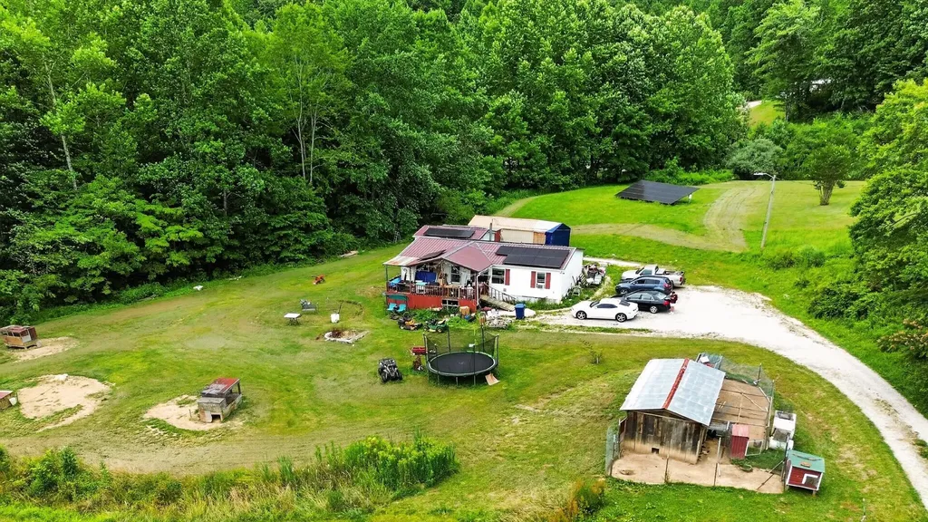 2244 Valentine Branch Road Bimble KY 40915