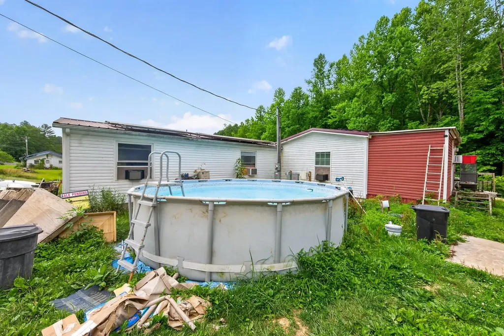 2244 Valentine Branch Road Bimble KY 40915