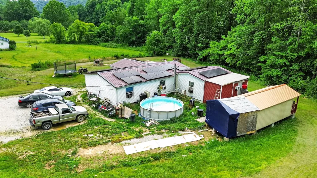 2244 Valentine Branch Road Bimble KY 40915