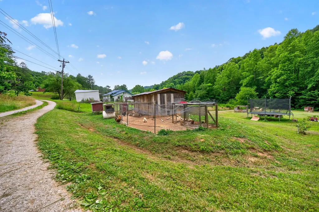 2244 Valentine Branch Road Bimble KY 40915