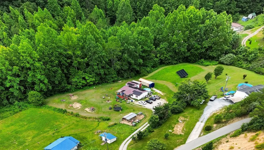 2244 Valentine Branch Road Bimble KY 40915