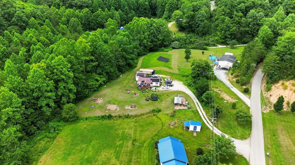 2244 Valentine Branch Road Bimble KY 40915