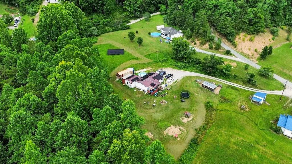 2244 Valentine Branch Road Bimble KY 40915