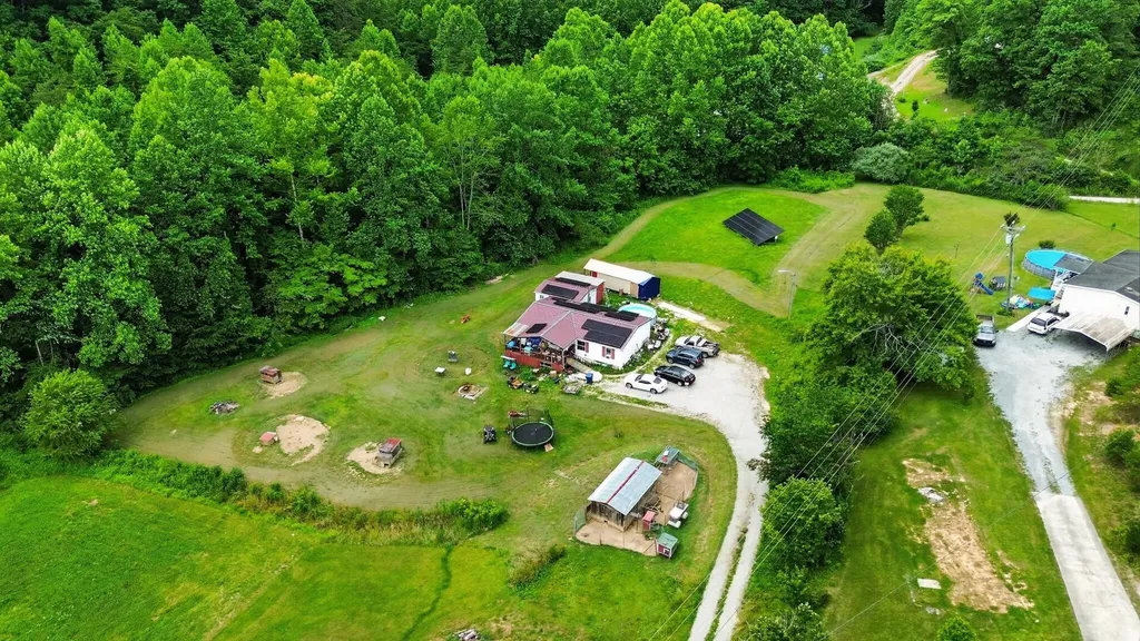 2244 Valentine Branch Road Bimble KY 40915