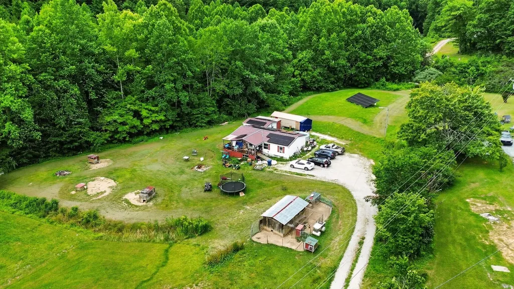 2244 Valentine Branch Road Bimble KY 40915