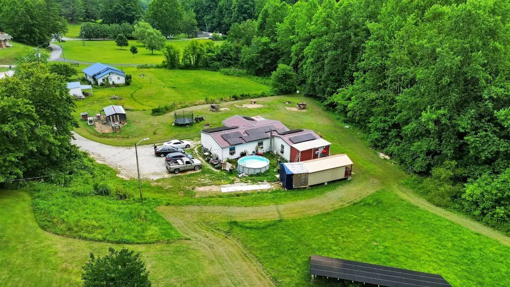 2244 Valentine Branch Road Bimble KY 40915