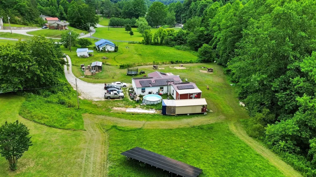 2244 Valentine Branch Road Bimble KY 40915