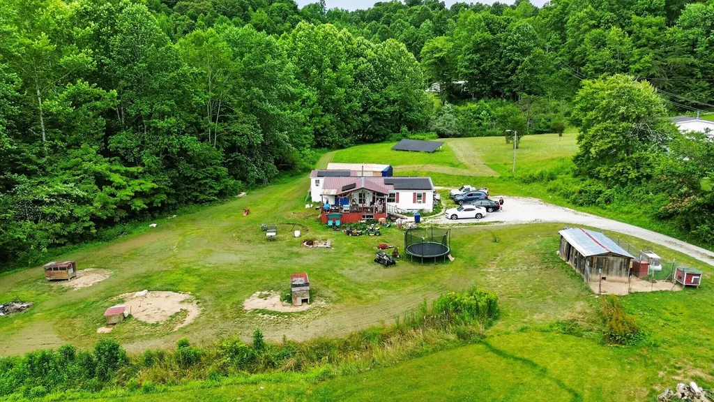 2244 Valentine Branch Road Bimble KY 40915