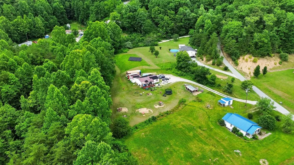 2244 Valentine Branch Road Bimble KY 40915