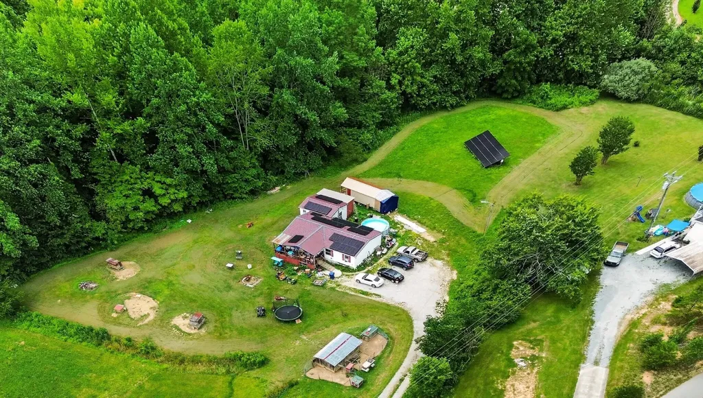 2244 Valentine Branch Road Bimble KY 40915