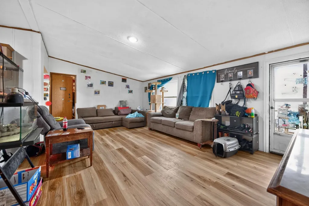 2244 Valentine Branch Road Bimble KY 40915