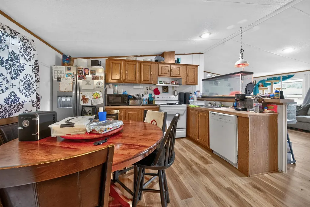 2244 Valentine Branch Road Bimble KY 40915
