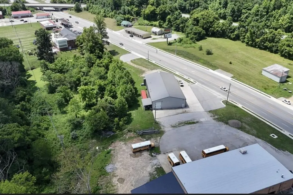 2251 S Highway 421 Manchester KY 40962
