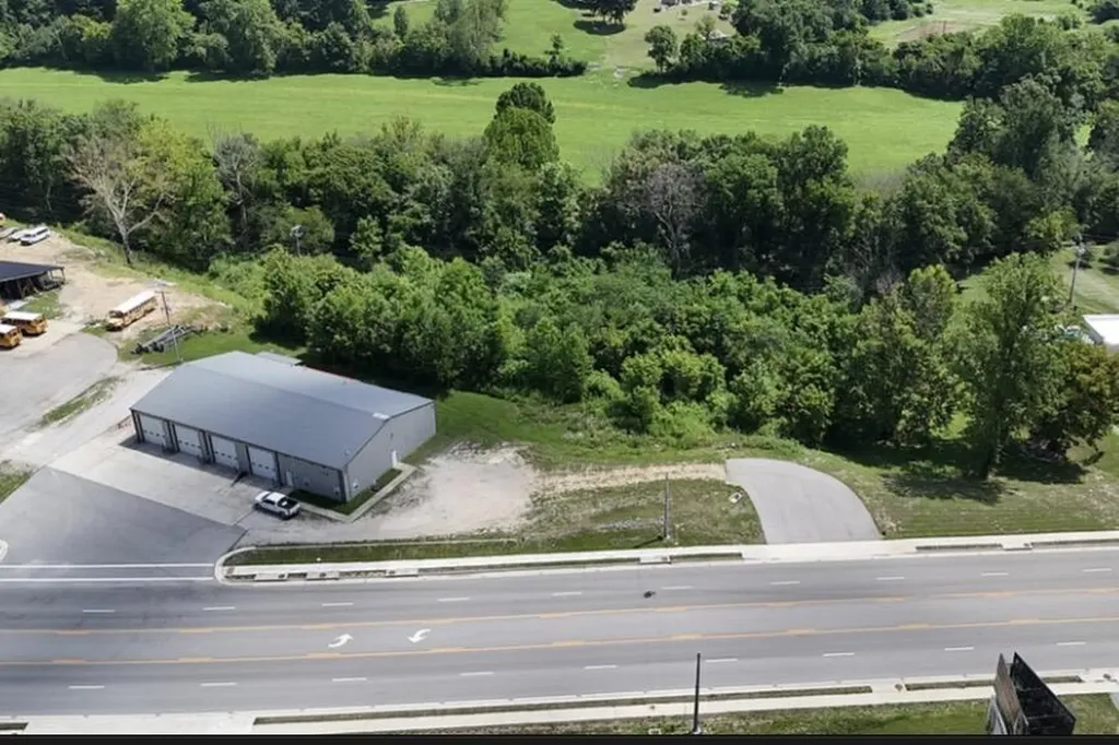 2251 S Highway 421 Manchester KY 40962