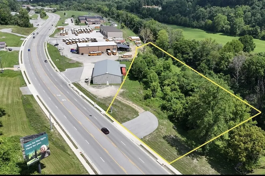 2251 S Highway 421 Manchester KY 40962