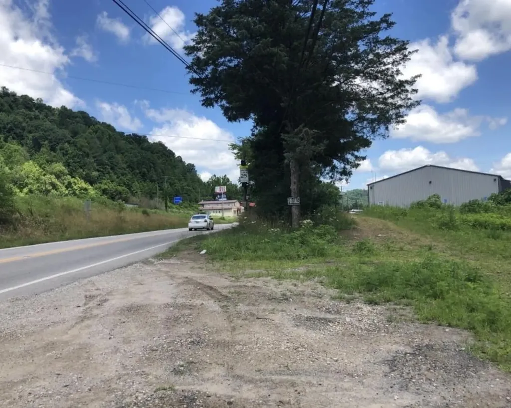 2251 S Highway 421 Manchester KY 40962