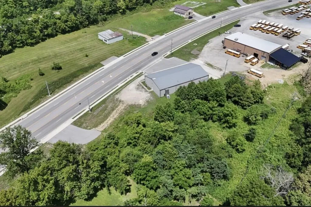 2251 S Highway 421 Manchester KY 40962