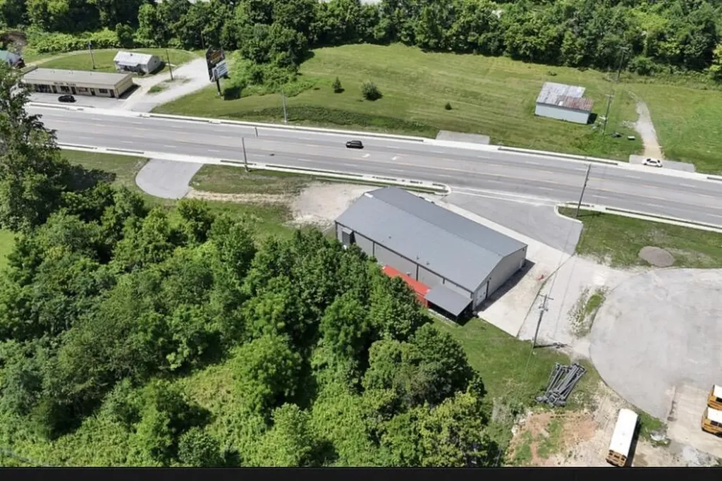 2251 S Highway 421 Manchester KY 40962